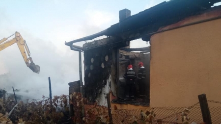 Șase ore de luptă cu flăcările la un incendiu din Seini