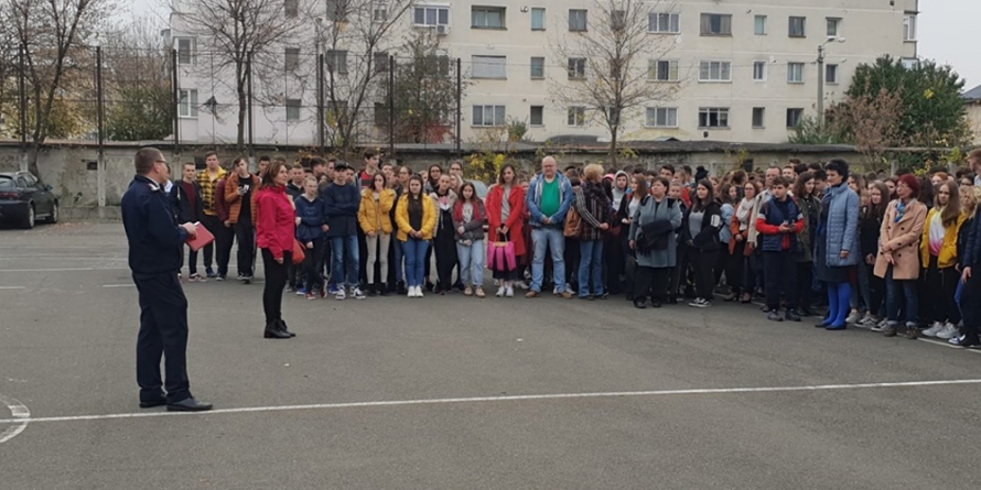 Exerciții de evacuare la căminele CUNBM și la Liceul „Racoviță”