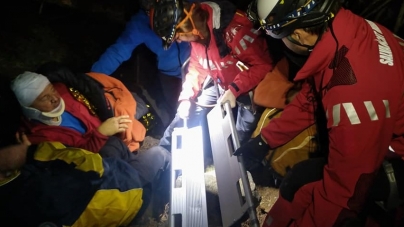 Cinci ore pentru a salva un turist căzut într-o râpă cu acces dificil