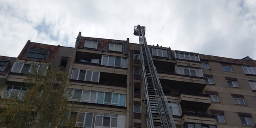 Desfășurare de forțe a pompierilor sigheteni la un bloc (GALERIE FOTO)