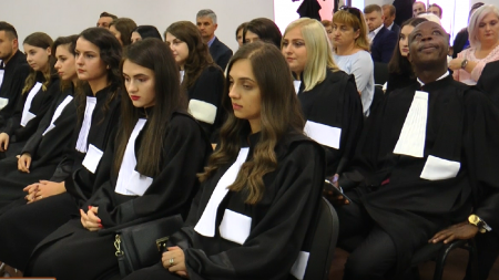 Record în istoria Baroului Maramureș: 17 stagiari au depus deodată jurământul pentru intrarea în profesia de avocat