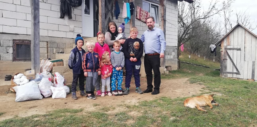 Sunt atâtea nevoi la casa cu opt copii și niciun tată, încât e nevoie de omenia și ajutorul nostru!