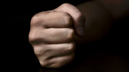 Incident deosebit de grav: Polițist local din Baia Mare, bătut crunt pe strada Grănicerilor de patru indivizi. Cum a avut loc agresiunea