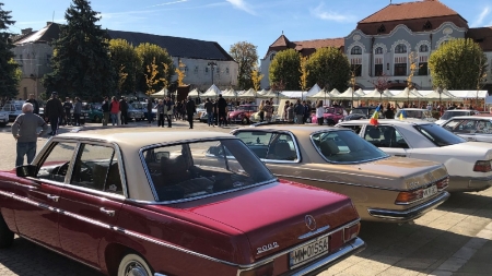 Dacia a dominat ”Retro parada de toamnă” a automobilelor de epocă  (GALERIE FOTO)