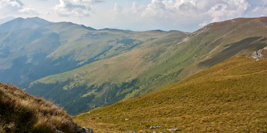 Se caută voluntari pentru finalizarea refugiului  montan din Șaua Gărgălău