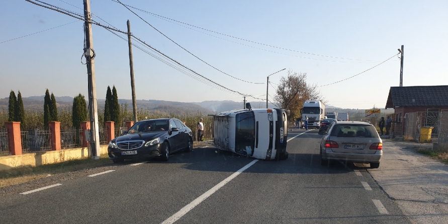 S-a pus de-a curmezișul pe DN 1C (GALERIE FOTO)