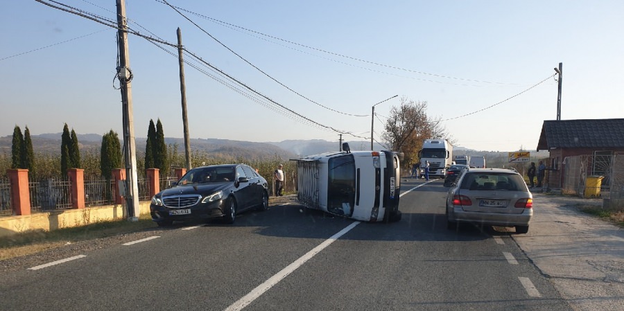 S-a pus de-a curmezișul pe DN 1C (GALERIE FOTO)