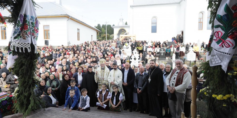 La târnosire, biserica Parohiei nr. 1 Borşa a primit și un al treilea hram (GALERIE FOTO)