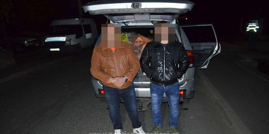 Transportau în miez de noapte mii de pachete cu țigări de contrabandă