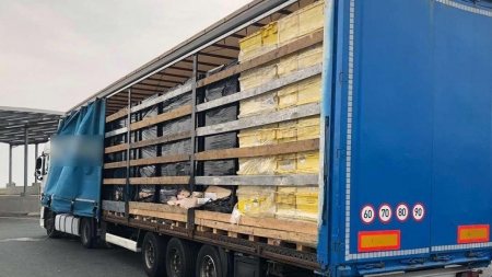 Contrabanda cu TIR-ul: captură de țigări în valoare de peste 1.000.000 de euro