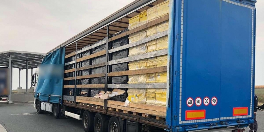 Contrabanda cu TIR-ul: captură de țigări în valoare de peste 1.000.000 de euro