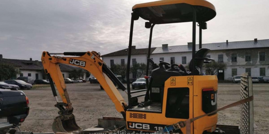 Au ajuns în atenția poliției după ce își făcuseră un obicei din a colecționa utilaje furate din Italia