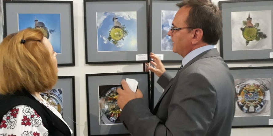 Punctuația salvează reputația?