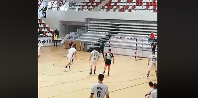 Minaur pierde derby-ul cu Dinamo, dar rămâne pe podium