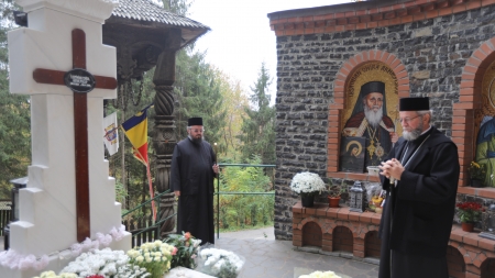 Episcopul Iustin, în popas duhovnicesc la Mănăstirea Rohia (GALERIE FOTO)