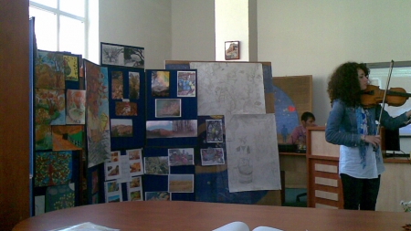 „Dialogul artelor. Culorile toamnei” la Biblioteca Județeană