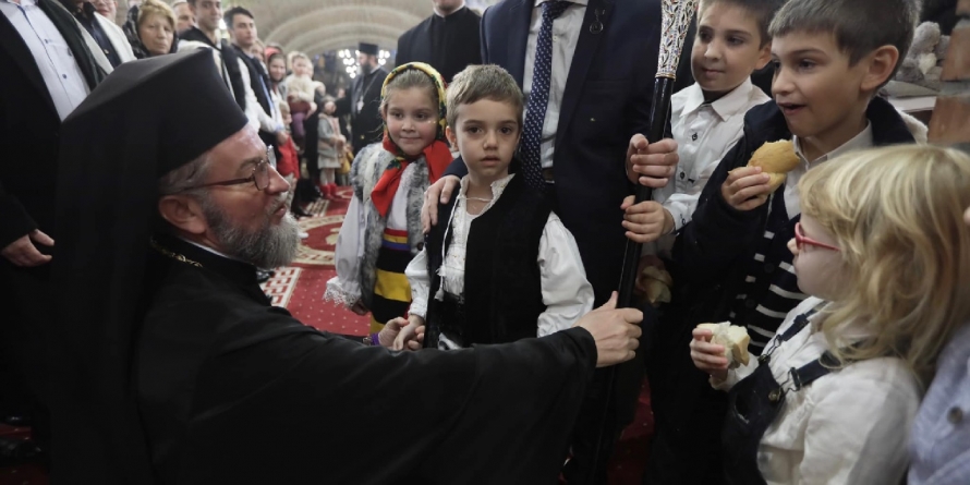 Îndemn la iubire milostivă, reiterat la Catedrala Episcopală „Sfânta Treime” (GALERIE FOTO)