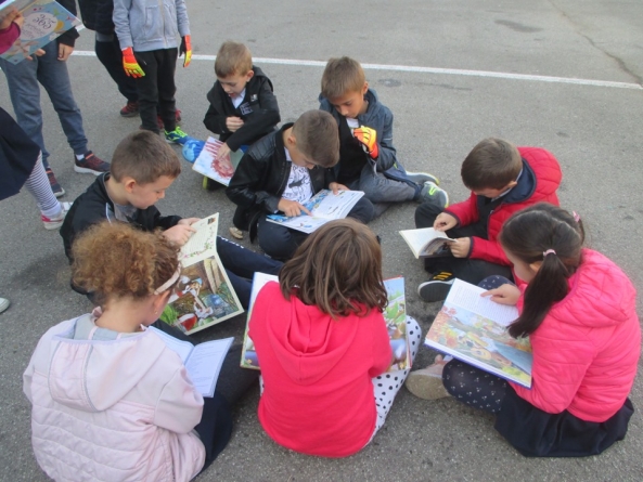 „Toată școala citește” – proiect inedit derulat în Școala „Nichita Stănescu” din Baia Mare