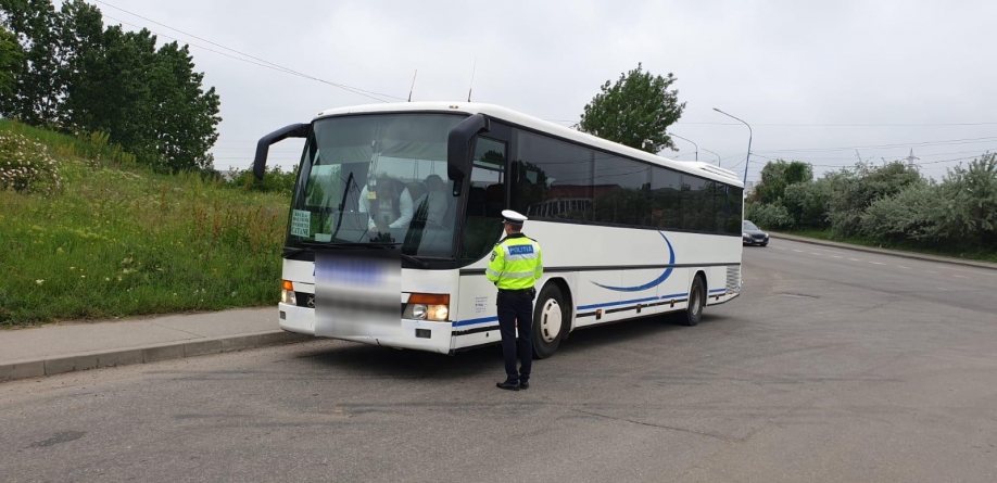 Reflectorul pus de transportatorii de persoane și de mărfuri