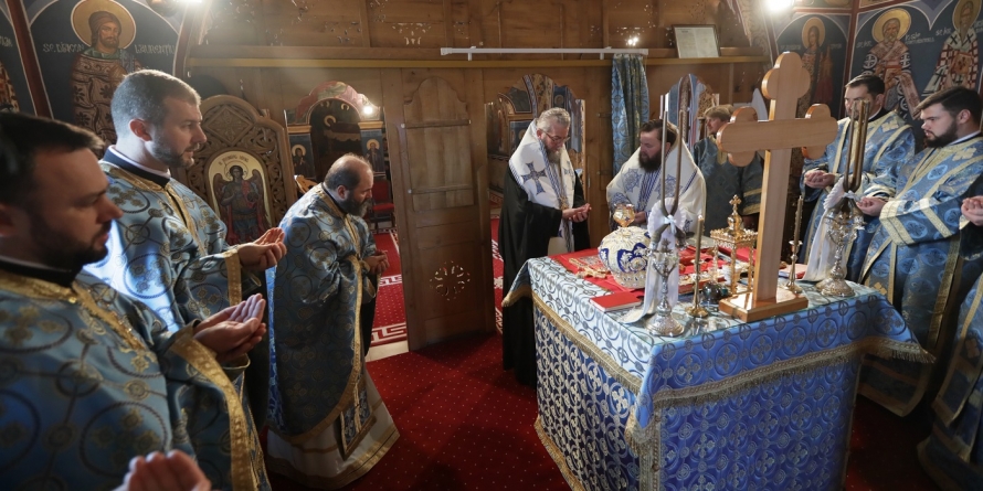 Hram la Paraclisul Episcopal