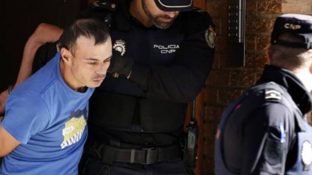 Și-a ucis fetița de doi ani ca să se răzbune pe soție. Apoi s-a aruncat de la balcon, dar a căzut pe plafonul unei mașini și a scăpat cu viață, pe care și-o va petrece la pușcărie