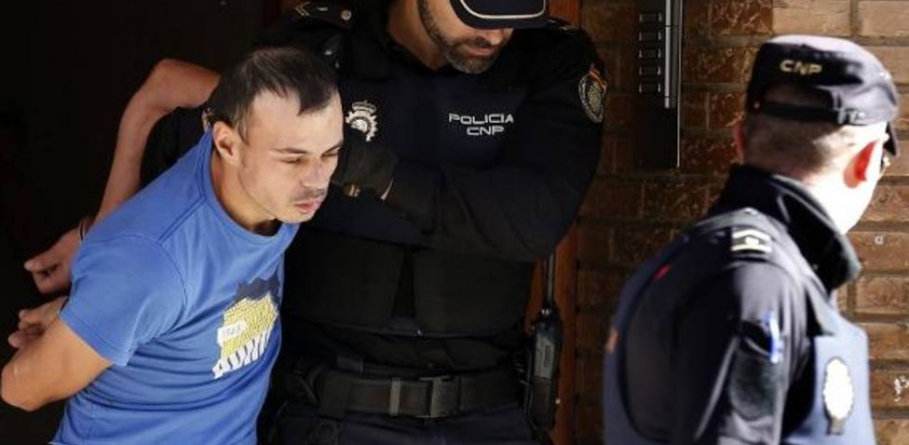 Și-a ucis fetița de doi ani ca să se răzbune pe soție. Apoi s-a aruncat de la balcon, dar a căzut pe plafonul unei mașini și a scăpat cu viață, pe care și-o va petrece la pușcărie