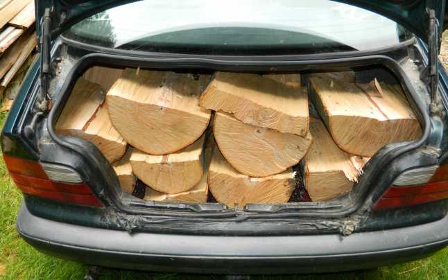Borșeancă prinsă transportând ilegal lemne