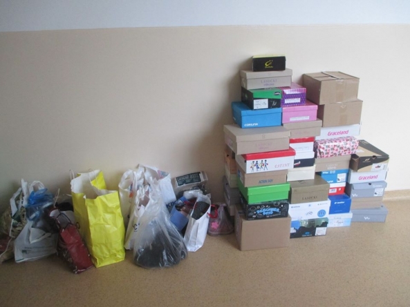 Elevii de la Școala „Nichita Stănescu” au încălțat 80 de copii nevoiași