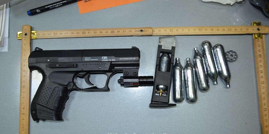 Maramureșean cercetat după ce i s-a găsit în mașină un pistol pe care-l deținea ilegal