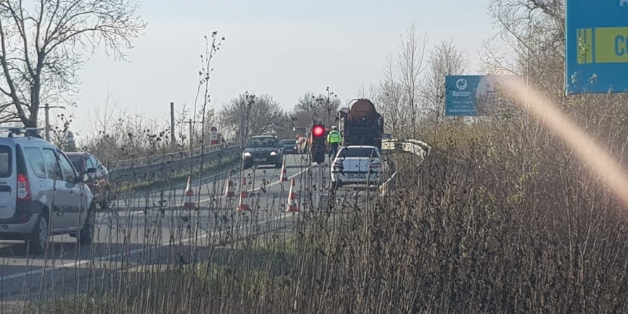 Se astupă gropile de pe podul de la Lăpușel! (GALERIE FOTO)