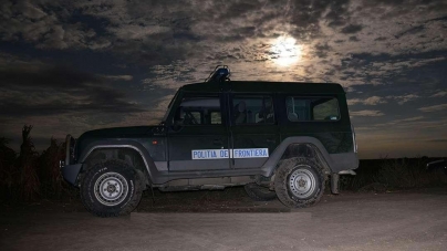 Au luat un taxi, sperând că așa vor putea trece ilegal granița