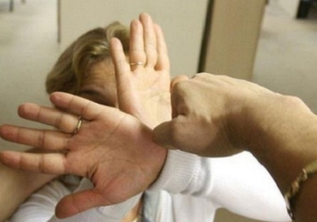 A ajuns după gratii după ce a recidivat în a-și amenința și lovi mama