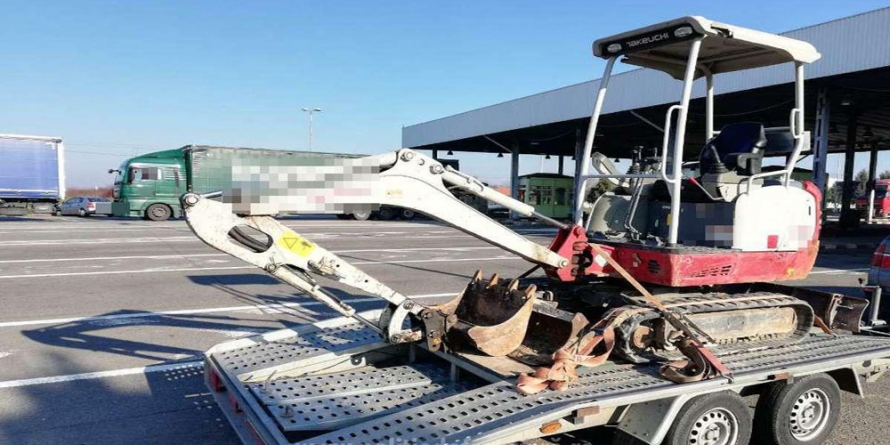 Autoutilitară și mini-excavator furate din străinătate, recuperate de polițiști ai ITPF Sighet
