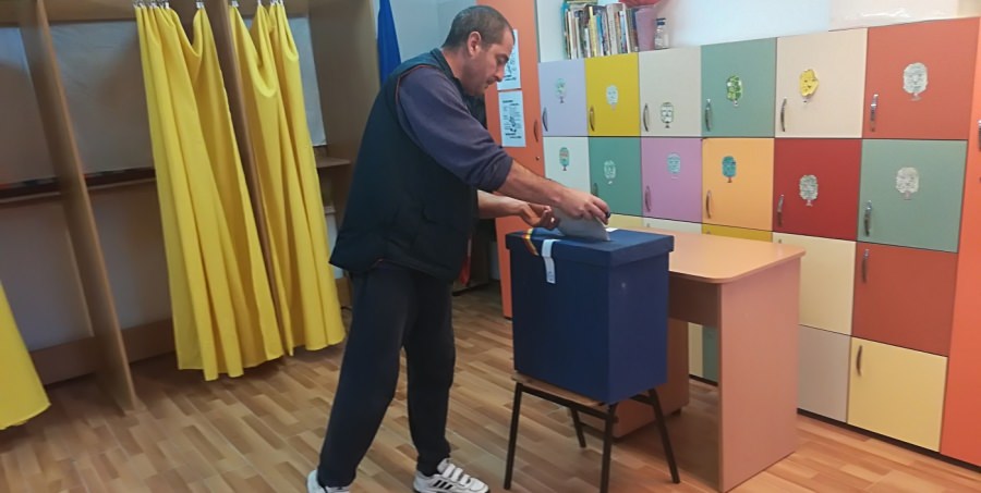 Candidăm, candidăm vara/ Pentru funcții boierești