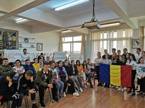 Ziua Națională a fost marcată de elevii de la Colegiul „Aurel Vlaicu” prin două ateliere tematice