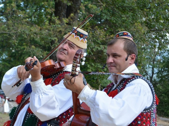 Concert de colinde caritabil la Teatrul de Păpuși