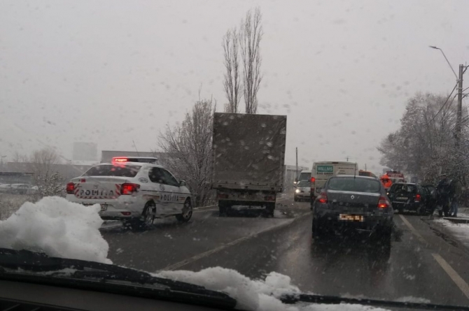 Ninsorile au venit cu accidente (GALERIE FOTO)