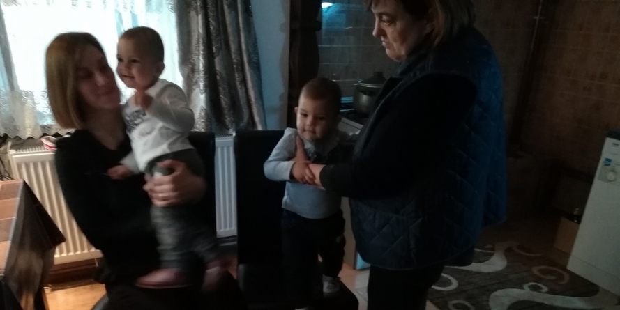 Chef Vasile Hotca gătește pentru fetițele pădurarului ucis