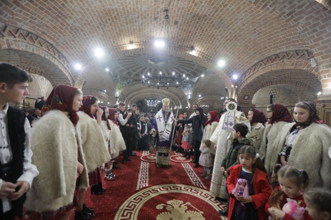 Episcopul Iustin: ”Crăciunul este de o frumusețe unică în România noastră creștină”