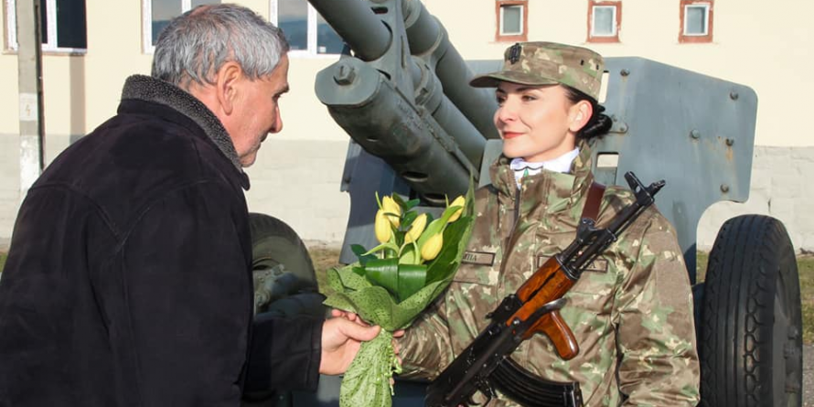 Voluntara Cristina Miia  ”a jurat cu mâna strânsă pe drapel” (GALERIE FOTO)