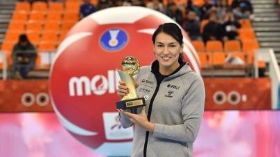 Neagu the best – căpitanul naţionalei a primit trofeul de cea mai bună jucătoare a lumii din partea IHF