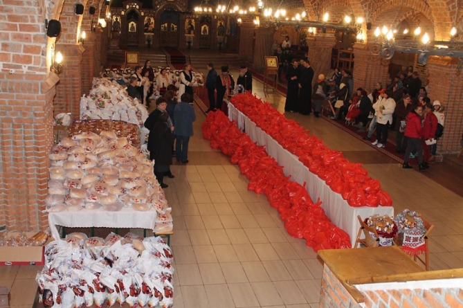 Cadouri de Crăciun pentru 360 de familii nevoiaşe, oferite de Asociaţia ”Mironosițele Femei”