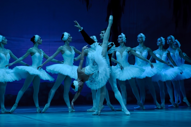 Două reprezentații  cu baletul „Lacul Lebedelor” la teatrul băimărean