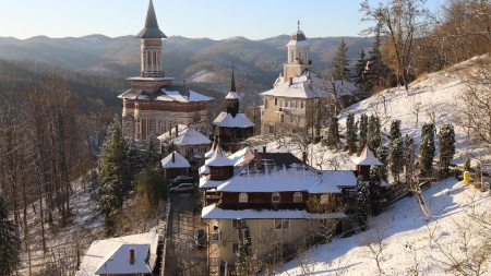 De Sfântul Nicolae, hramul de iarnă de la Mănăstirea Rohia