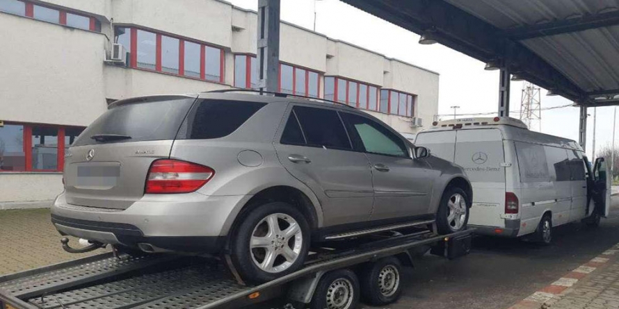Mașină furată acum un an din Belgia, descoperită la vamă
