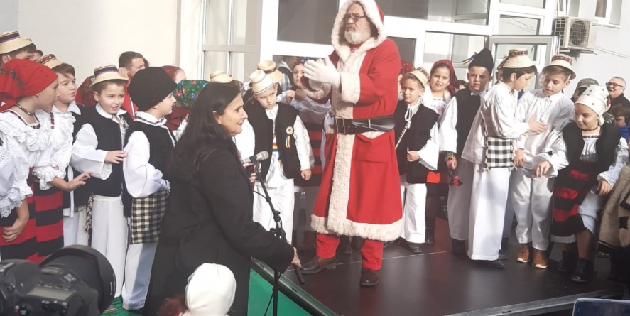 Ștefan Hrușcă și Moș Crăciun au ajuns la Spitalul Județean (GALERIE FOTO)