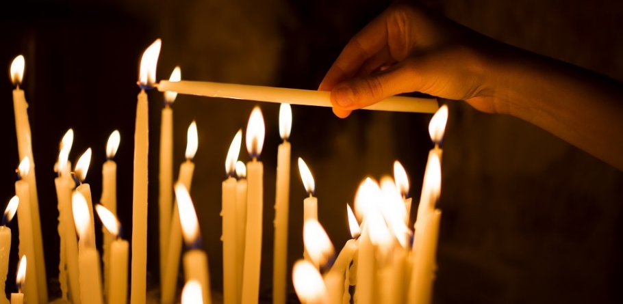 Slujbe de pomenire pentru eroii Revoluției din decembrie 1989 toate bisericile şi mănăstirile episcopiei