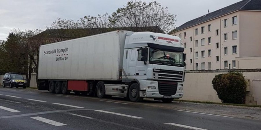 11 migranți salvați de un șofer român de TIR