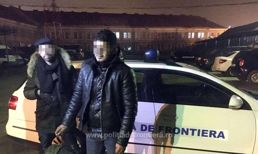 Doi migranți prinși lângă graniță după o urmărire cu împușcături