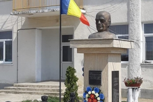 Școala din Lucăceni